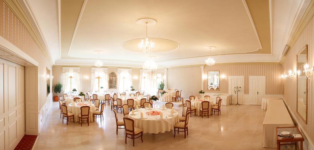 Hotel *** Plauter Kuria Veľký Meder 외부 사진
